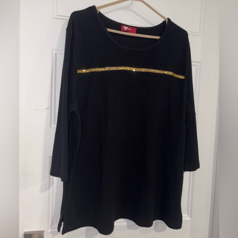 Stunning Black three quarter Sleeve Top with Gold line accent